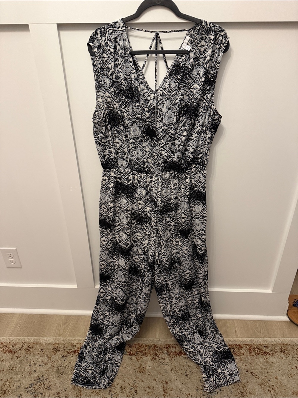 DR2 Black & White Printed Sleeveless Jumpsuit